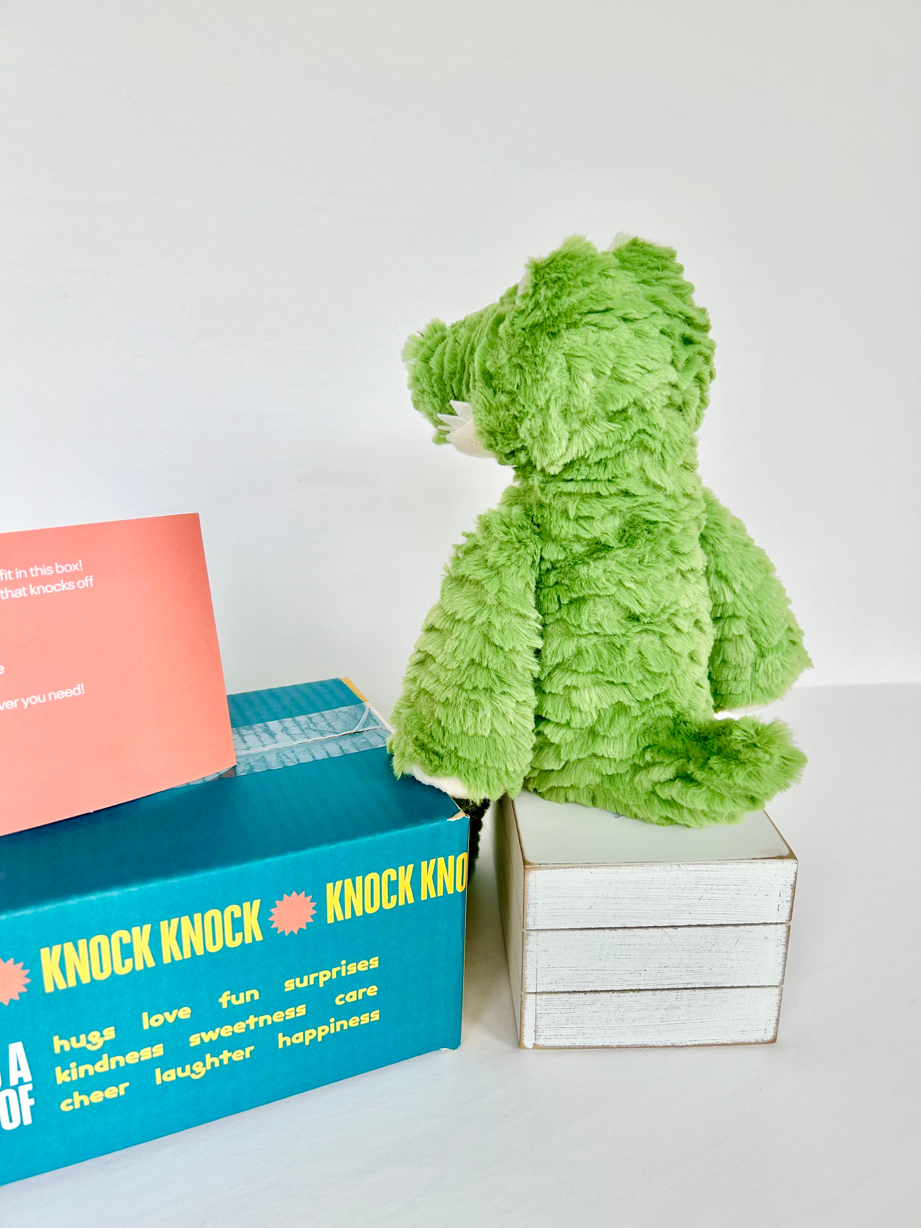 BoxFull of Hugs | Alligator