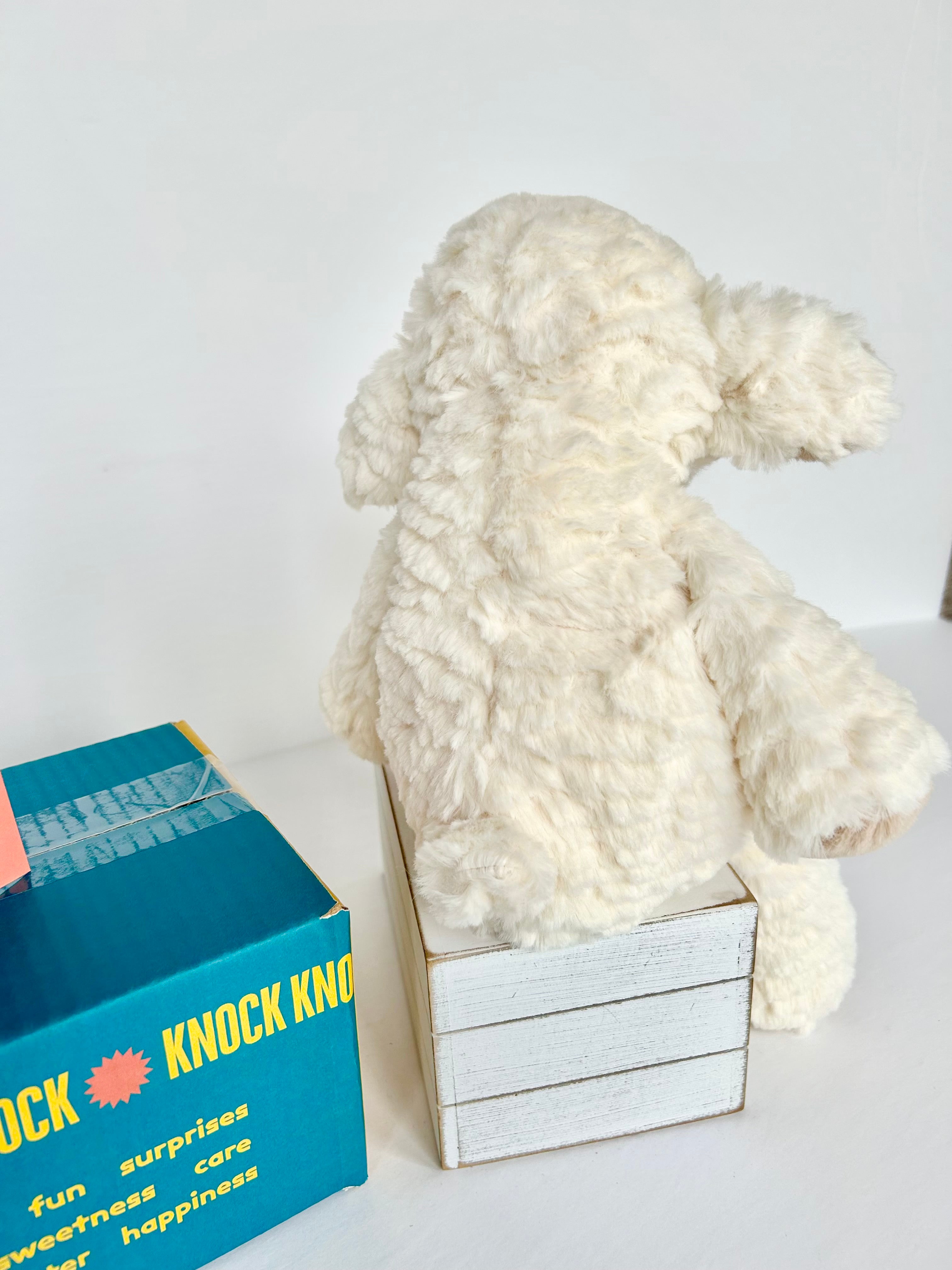 BoxFull of Hugs | Lamb