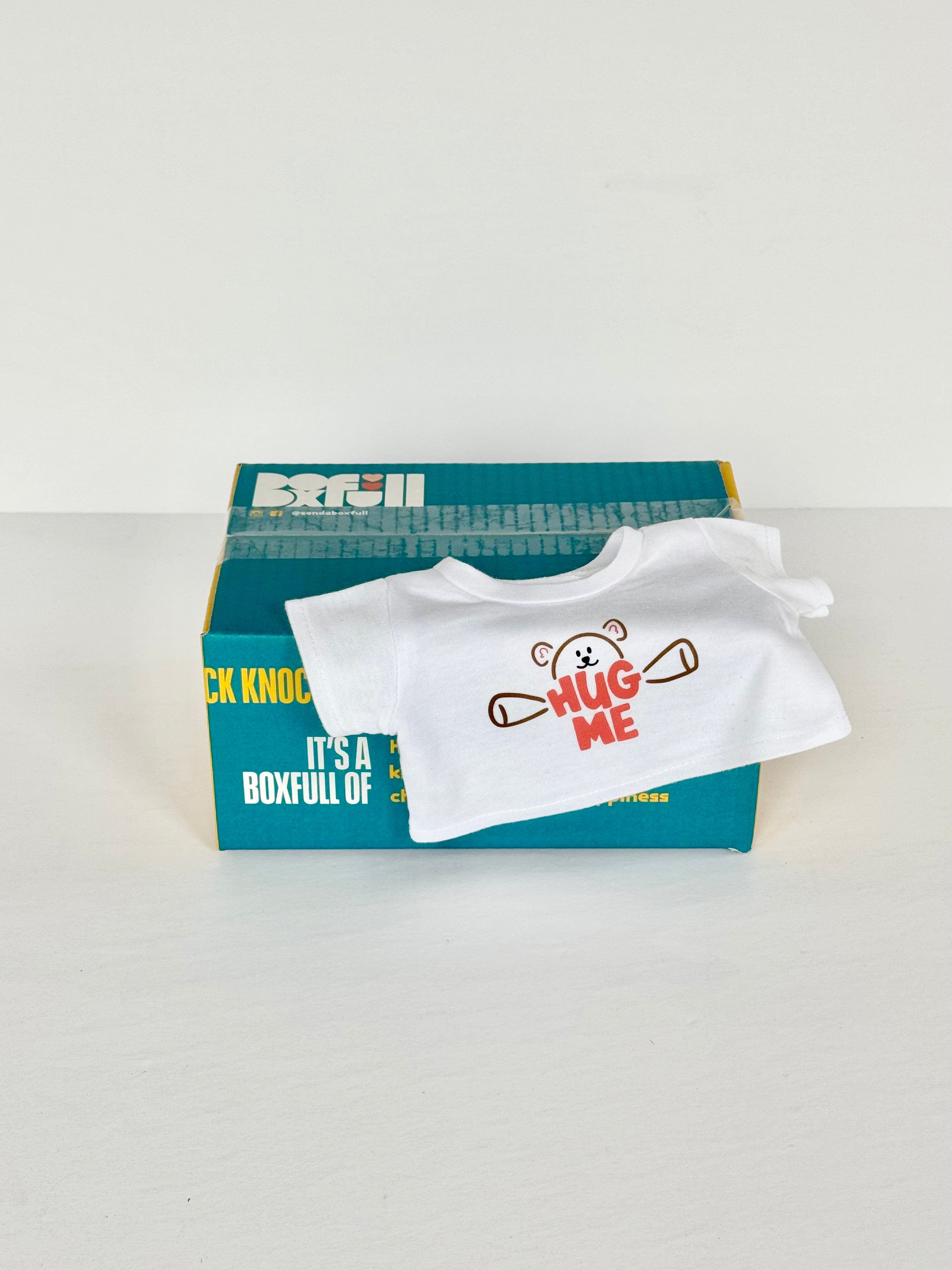 Build a BoxFull HUG ME tshirt