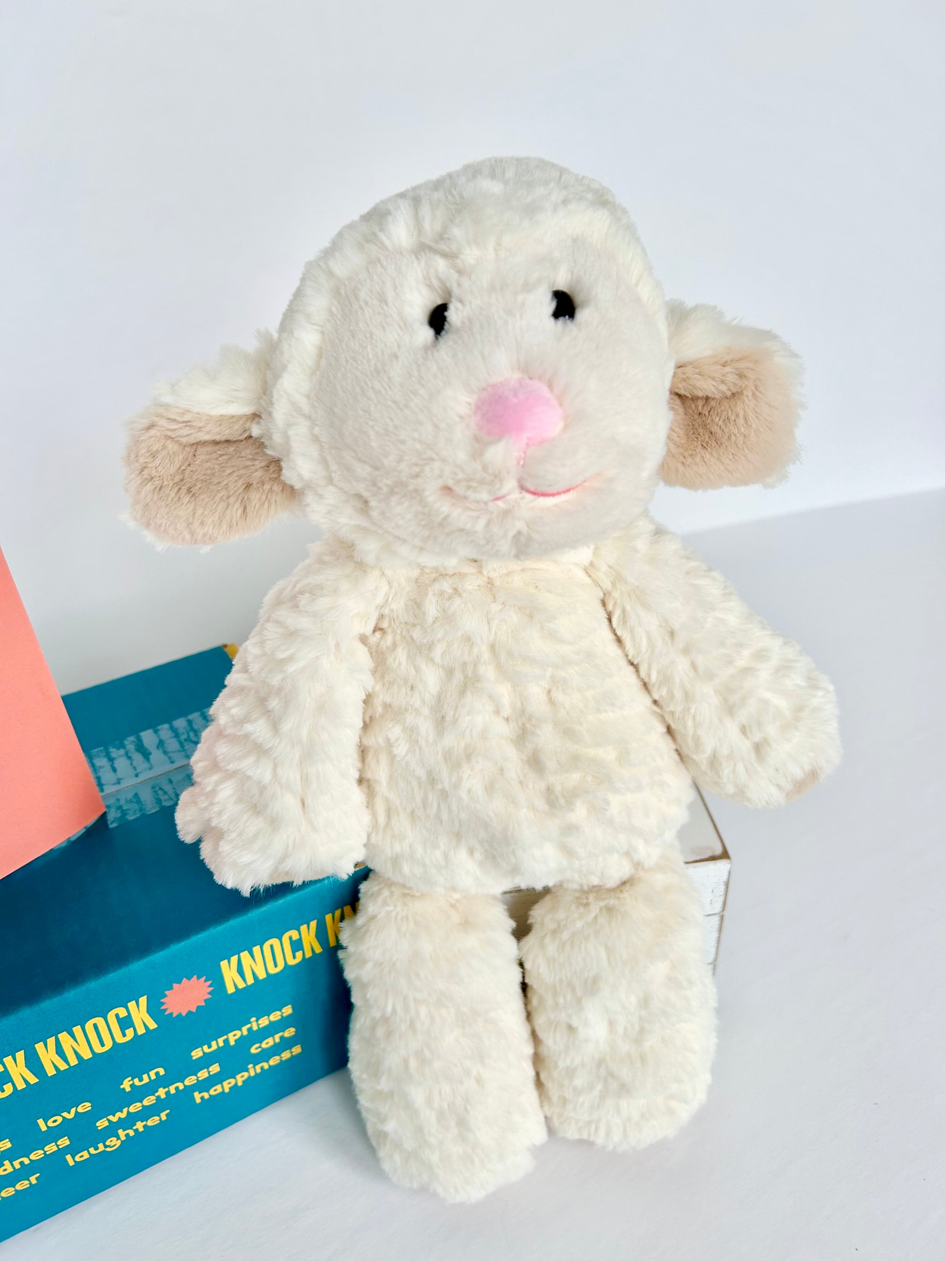 BoxFull of Hugs | Lamb